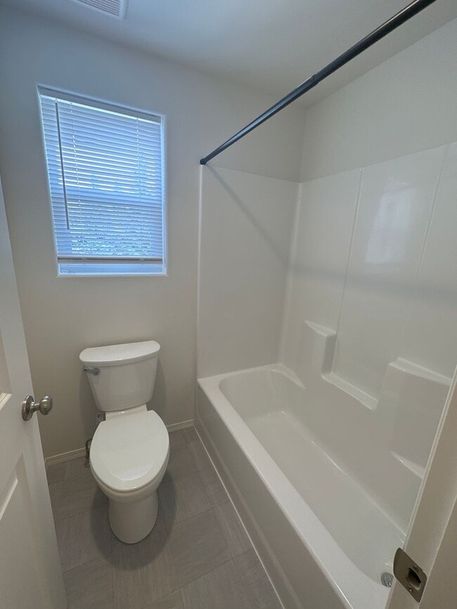 Building Photo - MIDTOWN Almost New House, 3 Bdrms, 2.5 Bat...