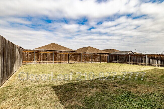 Building Photo - 825 Gerardia Ct