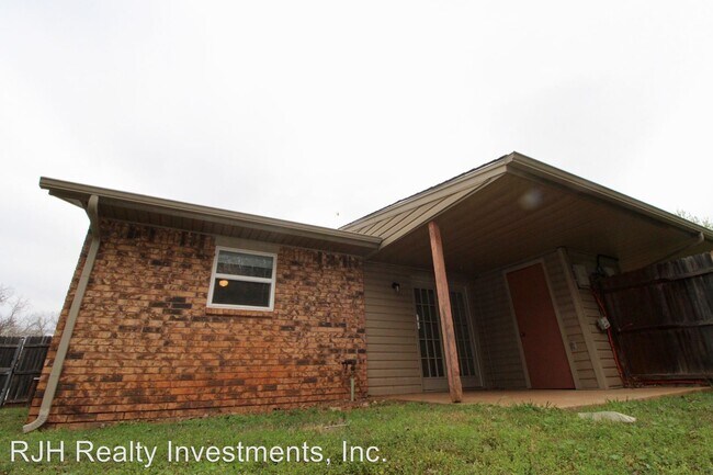 Building Photo - 901-903 Acacia Cir