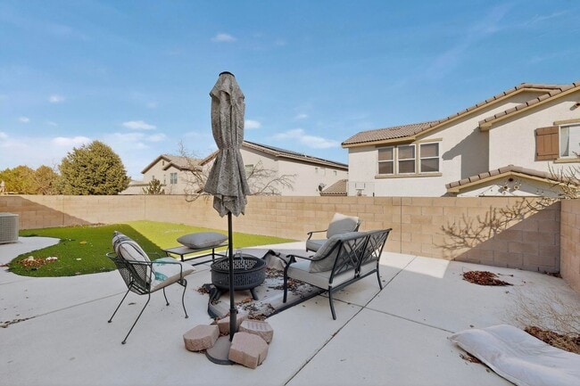 Building Photo - Montano Unser NW 3/4 bedroom 2/bath 2/Car garage