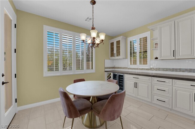 Building Photo - 608 Highland Bluff Way