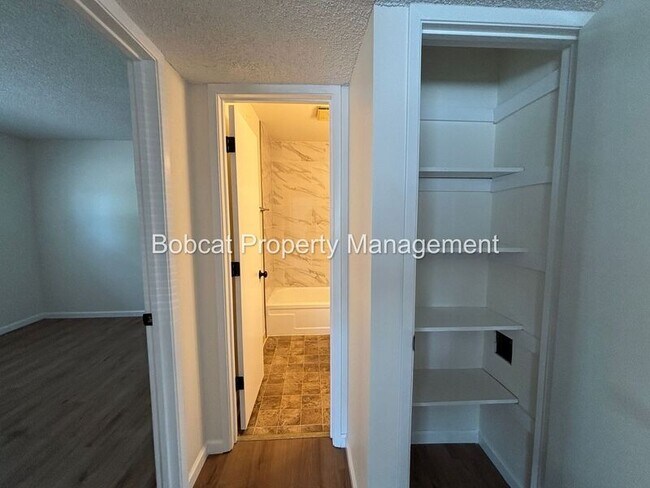 Building Photo - 1501 N Edmonds Dr