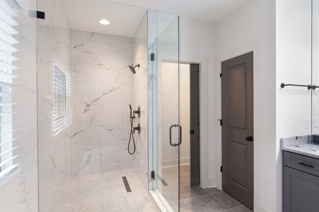 Building Photo - Conveniently Located 4bd/3ba Home Minutes From ATLBeltLine w/ Private Backyard!