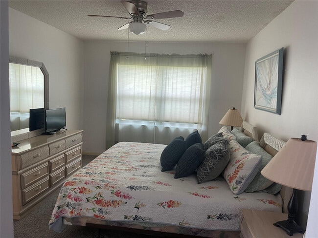 Building Photo - 5675 Northpointe Ln