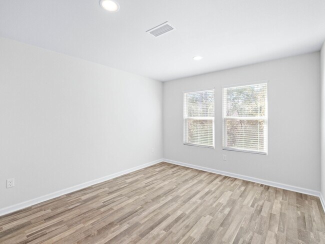 Building Photo - 462 Whispering Creek Ave