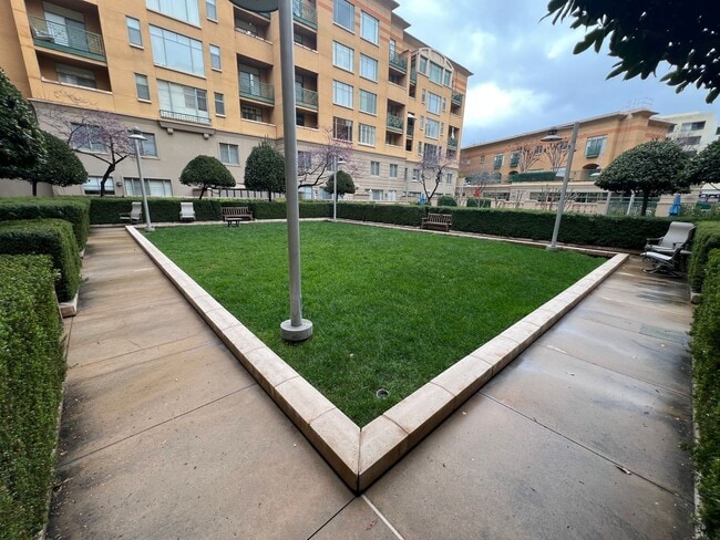 Building Photo - $3,595 - Beautiful and Spacious Downtown San Jose 2bd/2ba Condo in a Luxury Complex Next To SJSU