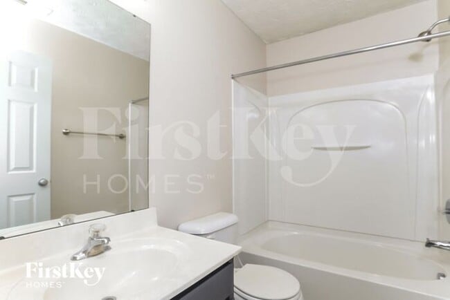 Building Photo - 917 Brookwood Dr