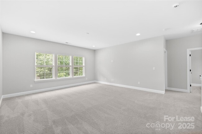 Building Photo - 2136 Laurens Dr