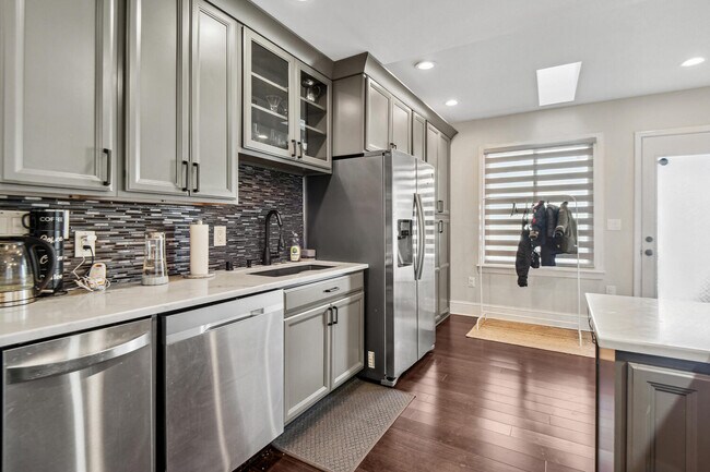 Building Photo - 4415 Bradley Ln