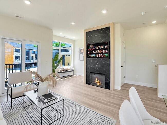 Building Photo - 741 Smart Town Dr