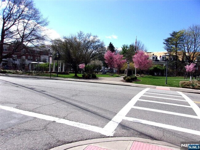 Building Photo - 1 Hawthorne Ave