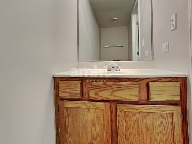 Building Photo - 495 W Camden Ln