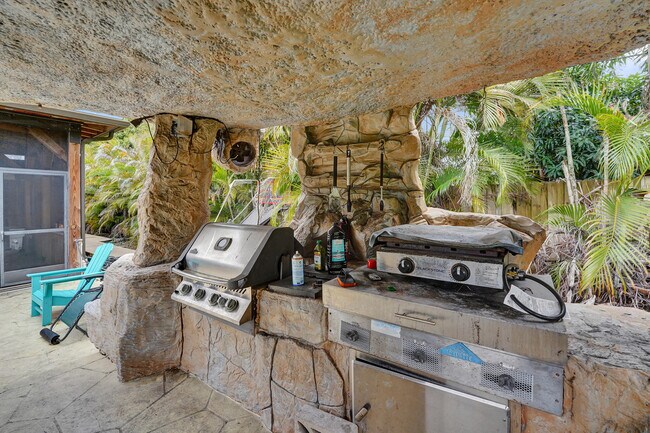 Building Photo - 5612 Harding St