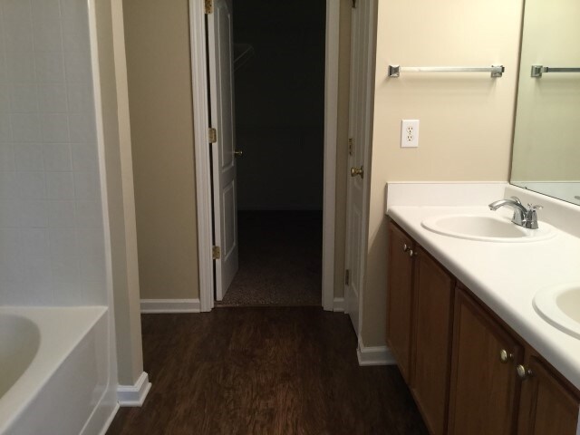 Building Photo - 2912 Hayling Dr