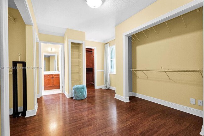 Building Photo - 904 Stillwater Ct