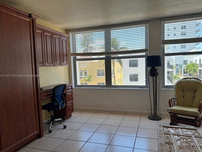 Building Photo - 2899 Collins Ave