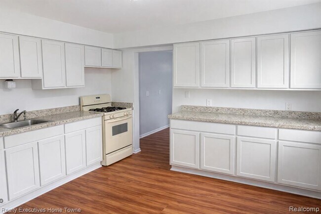 Building Photo - 1381 E Chesterfield St