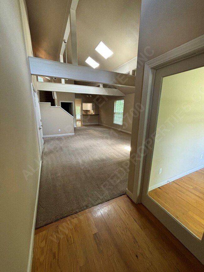 Building Photo - Spacious Living: 3 bed 1 bathroom Fayettev...