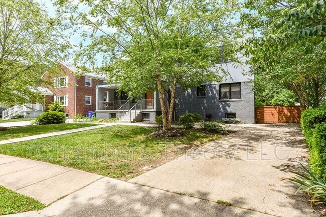 Building Photo - 720 N Jackson St