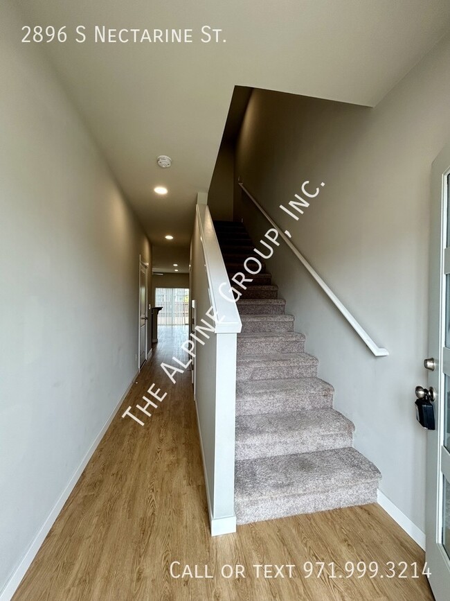 Building Photo - Cornelius Townhome - HALF OFF First Month!