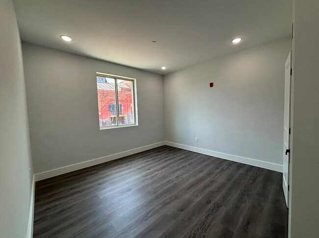 Building Photo - 675 N 41st St