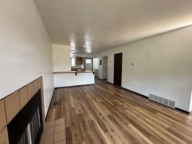 Building Photo - 6947 Peyote Way