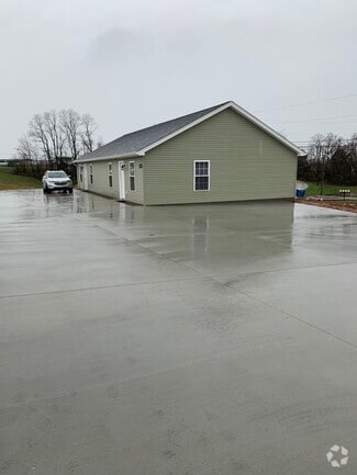 Building Photo - 148 School Side Dr