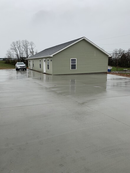 Building Photo - 148 School Side Dr