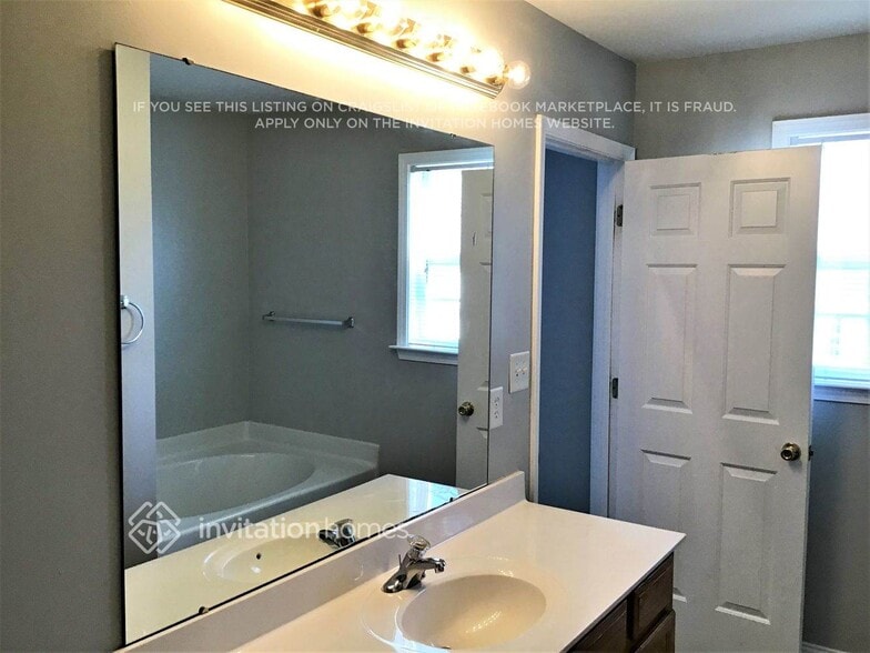 Building Photo - 407 Mooseberry Ln