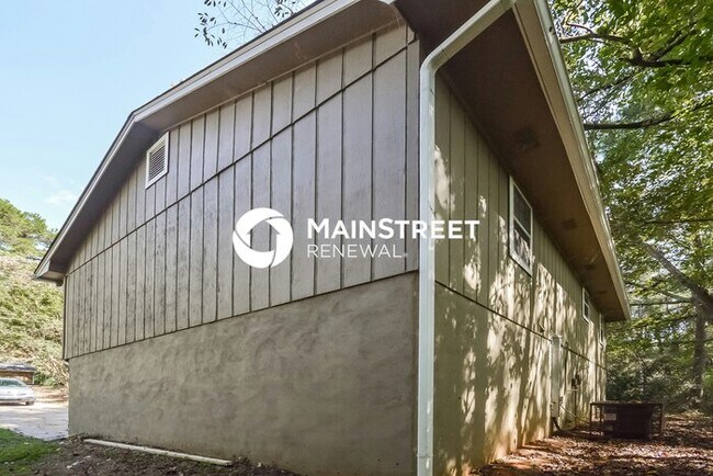 Building Photo - 4 Bedroom Pet-Friendly Home in Lithonia, G...