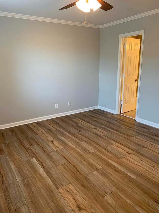 Building Photo - 830 Brentwood Pointe