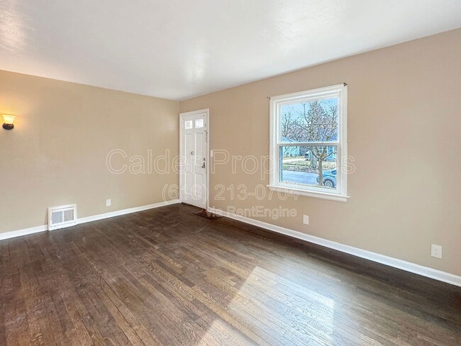 Building Photo - 1039 Kentwood Dr NE