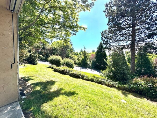Building Photo - 2Bd/1Ba Kirkland Condo