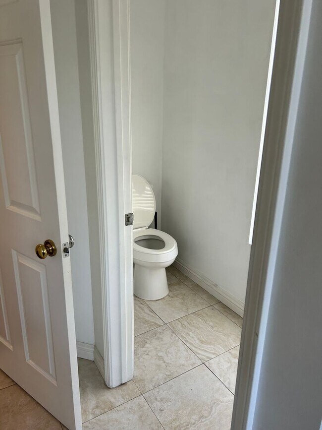 Building Photo - 2b2b- Private freshly painted Torrance condominium ready for immediate occupancy.