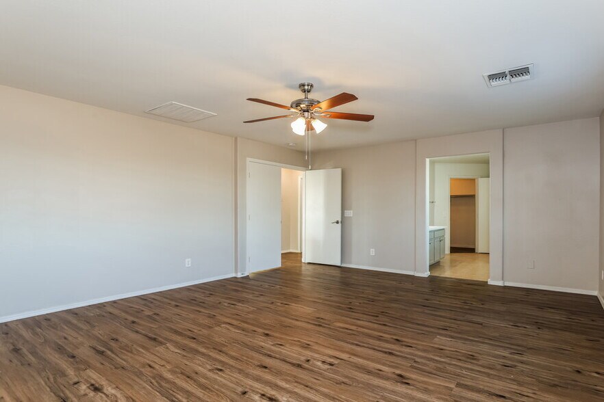 Building Photo - 6409 S 69th Glen