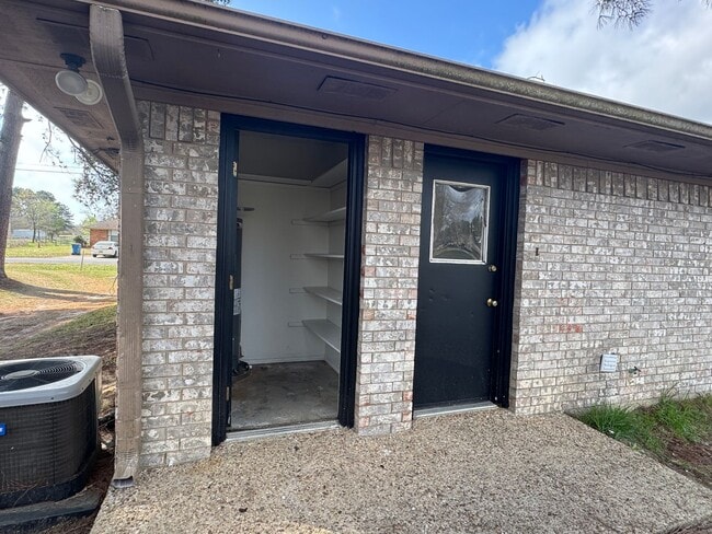 Building Photo - 3242 Stoneridge Dr