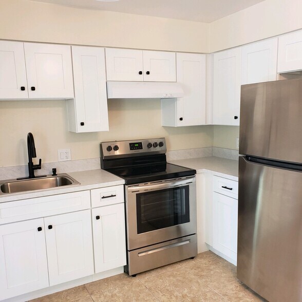 Updated Kitchen - 745 Lunar Lake Cir