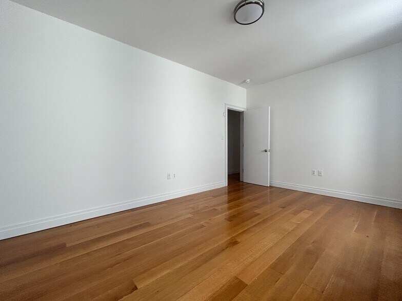 Building Photo - 609 W 137th St