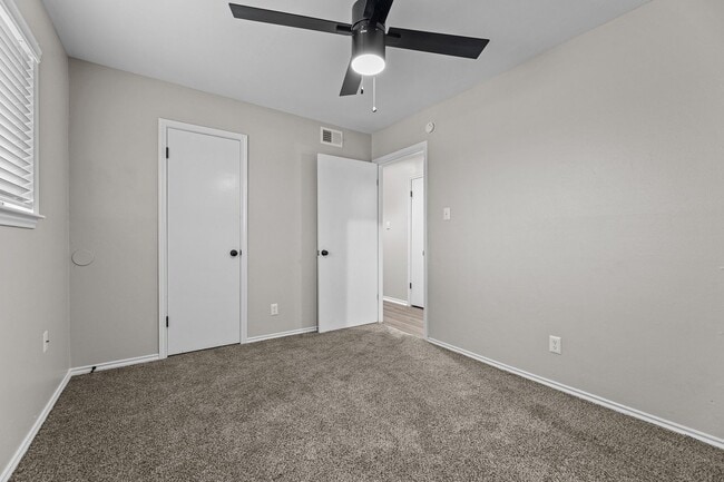 Building Photo - 1301 W Hwy 287 Byp