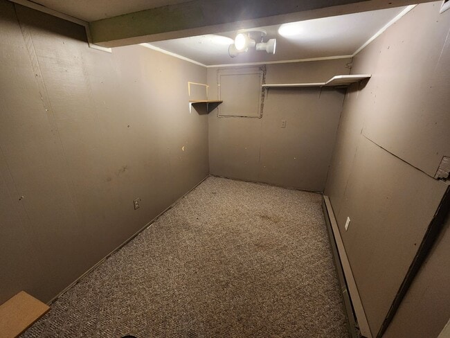 Building Photo - 415 NE Oak St