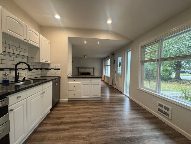 Building Photo - 2 Week Move In Special - 3 Bedroom, 2 Bath...