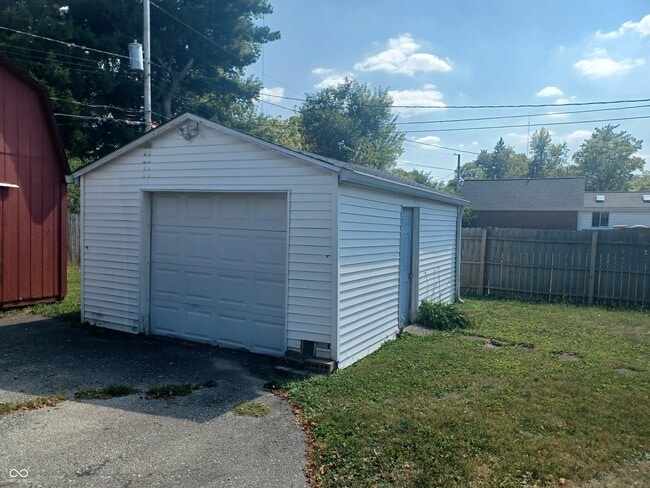 Building Photo - 33 S Post Rd