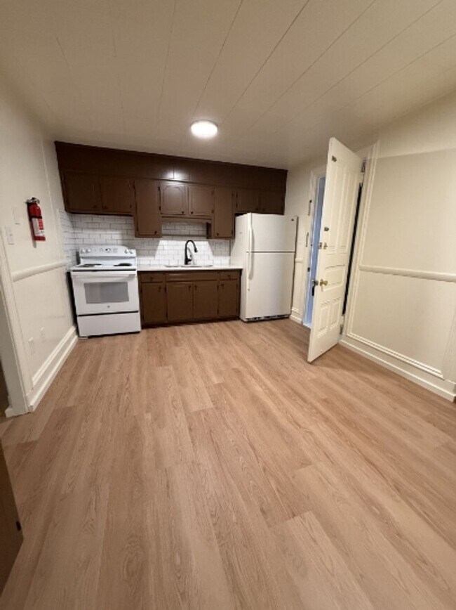 Building Photo - 243 Old Leacock Rd