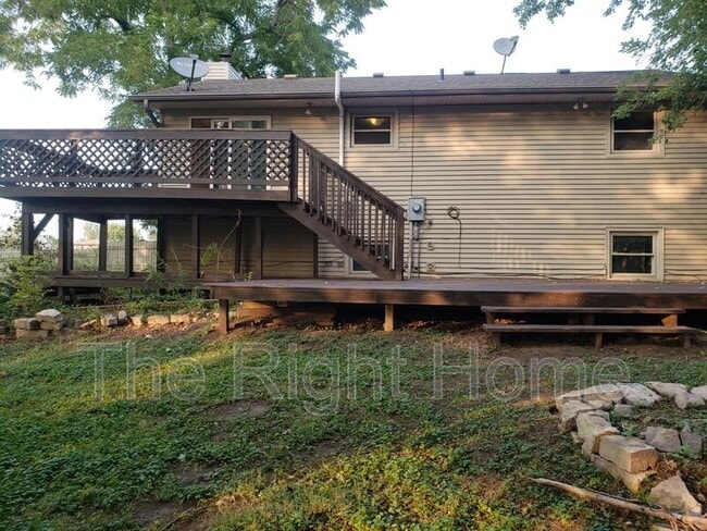 Building Photo - 418 3rd Ter