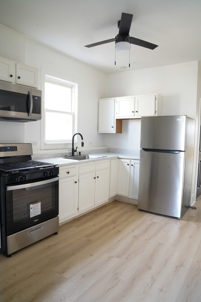 Building Photo - 154 N Lamon Ave