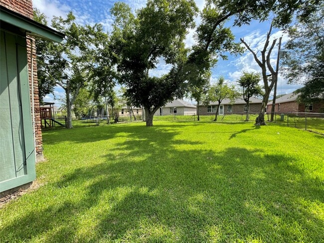 Building Photo - 317 Evans St