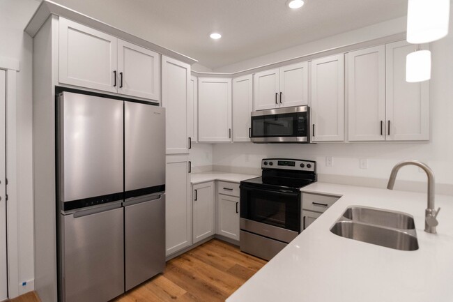 Building Photo - Charming Bedford Condo in Vista View: Incl...