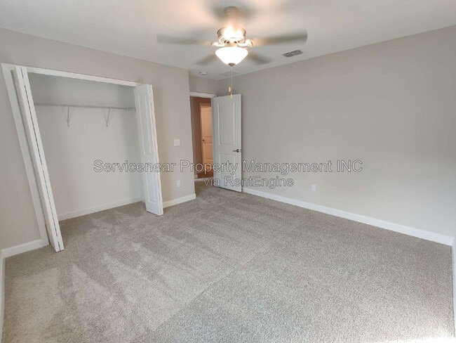 Building Photo - 1618 Roseville St