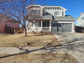 Building Photo - 4 Bed 2 Bath Split Level In Aurora!
