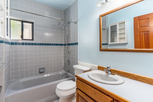 Building Photo - 4bd/3ba Seattle Home